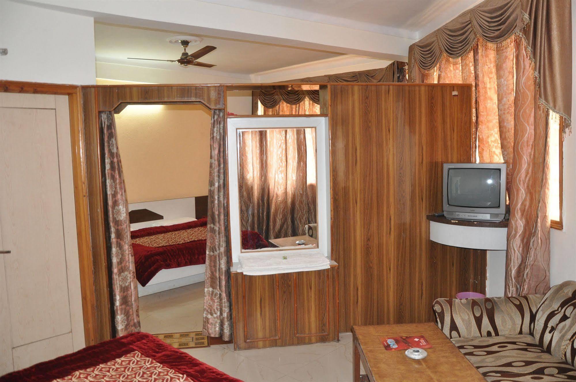 Hotel Bhawani International Katra  Dış mekan fotoğraf
